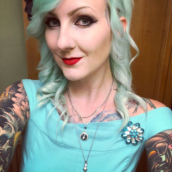 Meet your Posher, Kiersten Darling! - Picture 4 of 4